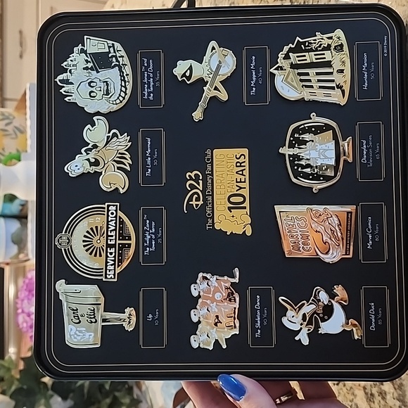 D23 10 Year Anniversary pin set - Picture 2 of 2